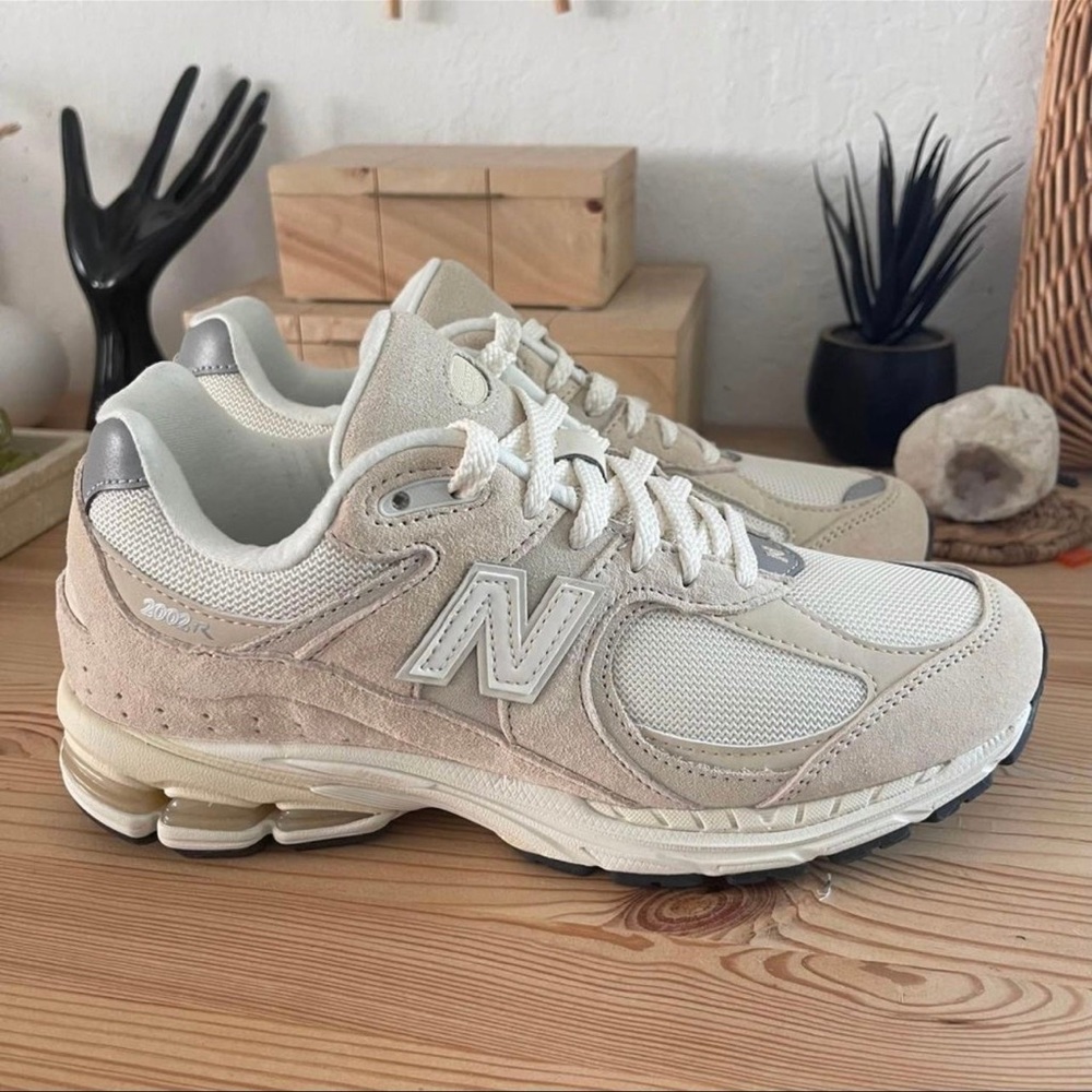 New Balance 2002r